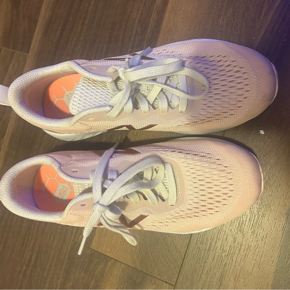 Brand new New Balance running sneakers - Picture 2 of 5